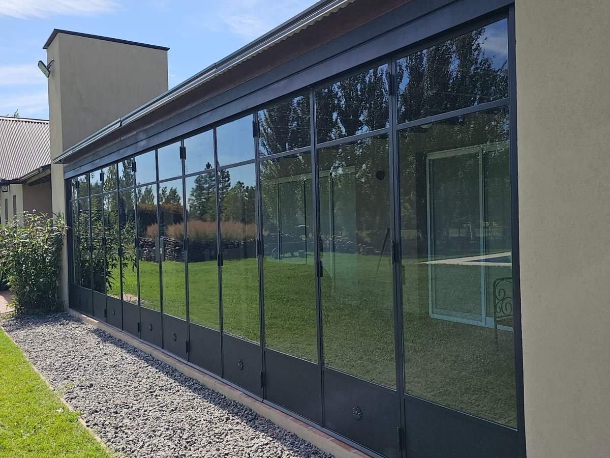 Cerramiento de hierro y vidrio: vista 3