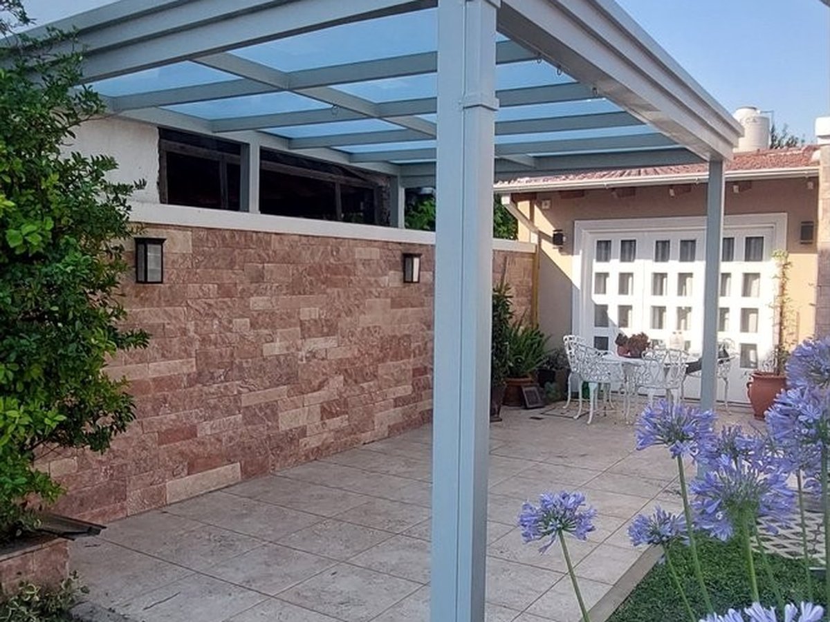 Pérgola metálica: vista 2
